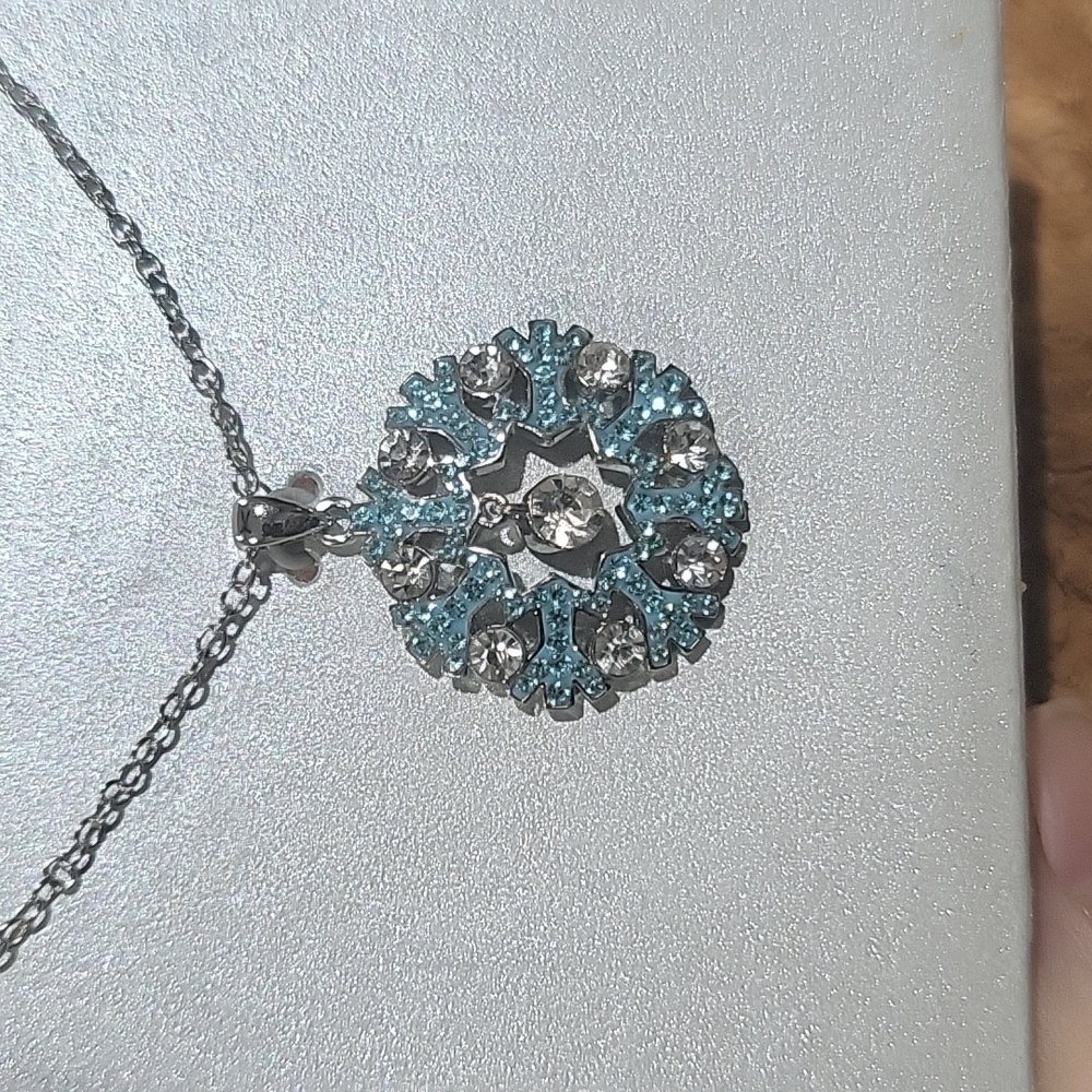 NEW sterling silver CZ snowflake winter necklace